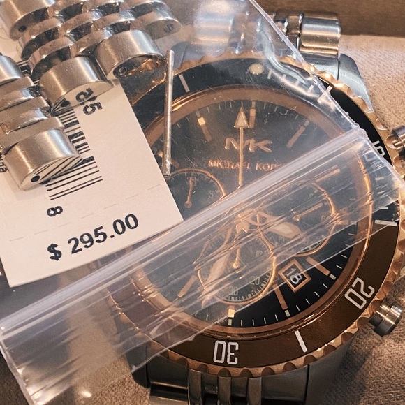 michael kors watch - Picture 2 of 5